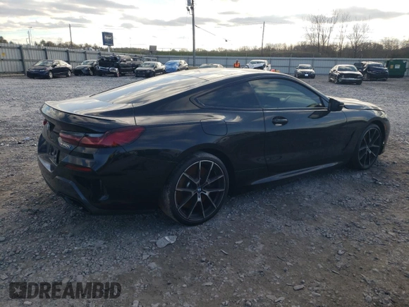 2022 BMW 8 Series M850i xDrive z VIN WBABC4C01NCJ64525, wystawiony jako Copart lot #83996594 z przebiegiem Nie podano mil oraz Szkoda całkowita • Salvage title. Historia ofert i sprzedaży dostępna na DreamBid. Obrazek 3.