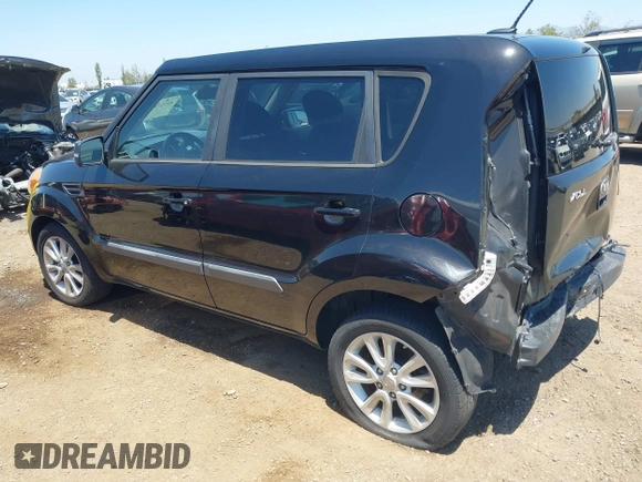 2013 Kia Soul + z VIN KNDJT2A66D7588199, wystawiony jako IAAI lot #42317070 z przebiegiem 100 994 mil mil oraz . Historia ofert i sprzedaży dostępna na DreamBid. Obrazek 3.