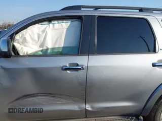 2015 Toyota Sequoia Limited with VIN 5TDJW5G14FS124552, listed as a IAAI auction lot 41692068 with 170,397 mi miles. Bid and sale history available at carsss.com. Image 14.