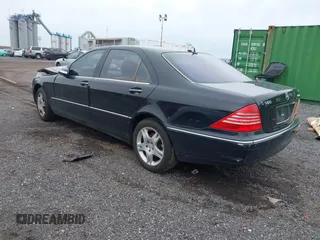 2005 Mercedes-Benz S-Class 5.0L with VIN WDBNG84J15A455944, listed as a IAAI auction lot 42020939 with 111,672 mi miles. Bid and sale history available at carsss.com. Image 3.