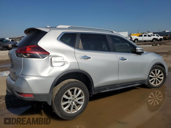 2019 Nissan Rogue SV with VIN 5N1AT2MTXKC827495, listed as a Copart auction lot 50581435 with 103,692 mi miles and Salvage Title. Bid and sale history available at carsss.com. Image 3.
