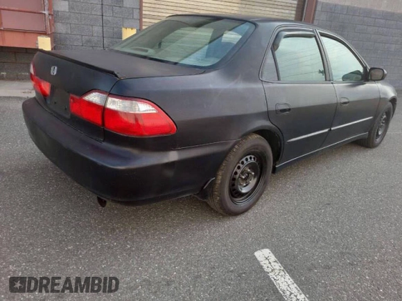 1998 Honda Accord EX with VIN 1HGCG5553WA181576, listed as a Copart auction lot 73632904 with 268,641 mi miles and Clean title. Bid and sale history available at DreamBid. Image 4.