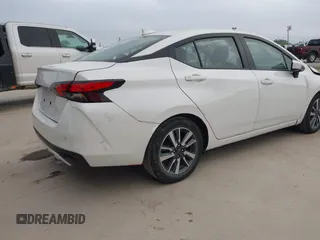 2023 Nissan Versa SV z VIN 3N1CN8EV9PL838576, wystawiony jako IAAI lot #42080373 z przebiegiem 28 542 mil mil oraz . Historia ofert i sprzedaży dostępna na DreamBid. Obrazek 4.