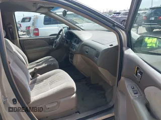 2002 Toyota Sienna LE with VIN 4T3ZF13C02U475406, listed as a IAAI auction lot 41971828 with 226,378 mi miles. Bid and sale history available at carsss.com. Image 5.