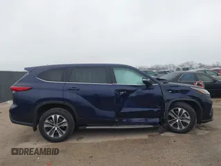 2022 Toyota Highlander XLE z VIN 5TDGZRAH5NS559562, wystawiony jako IAAI lot #41540293 z przebiegiem 36 421 mil mil oraz . Historia ofert i sprzedaży dostępna na DreamBid. Obrazek 13.