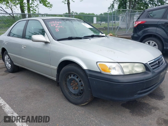 2001 Toyota Camry CE z VIN 4T1BG22K41U847401, wystawiony jako IAAI lot #42275762 z przebiegiem 202 936 mil mil oraz . Historia ofert i sprzedaży dostępna na DreamBid. Obrazek 1.
