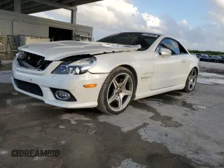 2011 Mercedes-Benz SL 550 z VIN WDBSK7BAXBF161245, wystawiony jako Copart lot #77153164 z przebiegiem 100 997 mil mil oraz Szkoda całkowita • Salvage title. Historia ofert i sprzedaży dostępna na DreamBid. Obrazek 1.