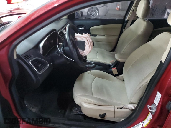 2014 Chrysler 200 LX z VIN 1C3CCBAG3EN132115, wystawiony jako Copart lot #44585945 z przebiegiem 104 111 mil mil oraz Szkoda całkowita • Salvage title. Historia ofert i sprzedaży dostępna na DreamBid. Obrazek 7.