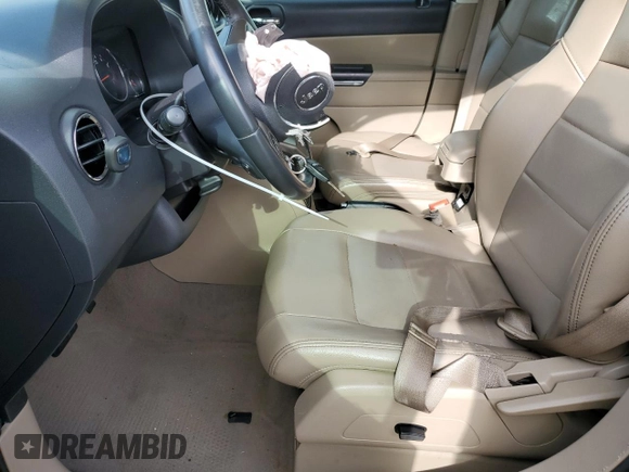 2012 Jeep Patriot Limited z VIN 1C4NJPCB2CD619284, wystawiony jako Copart lot #85903024 z przebiegiem Nie podano mil oraz Szkoda całkowita • Salvage title. Historia ofert i sprzedaży dostępna na DreamBid. Obrazek 7.