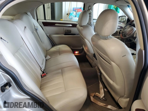 2003 Lincoln Town Car Signature z VIN 1LNHM82W13Y660122, wystawiony jako Copart lot #51790595 z przebiegiem 151 371 mil mil oraz Nie do naprawy • Non repairable. Historia ofert i sprzedaży dostępna na DreamBid. Obrazek 10.