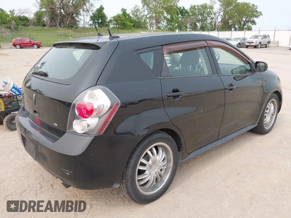 2010 Pontiac Vibe z VIN 5Y2SM6E05AZ403381, wystawiony jako IAAI lot #42402792 z przebiegiem 109 313 mil mil oraz . Historia ofert i sprzedaży dostępna na DreamBid. Obrazek 4.