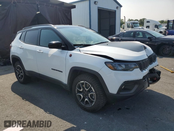 2025 Jeep Compass Trailhawk with VIN 3C4NJDDN6ST543200, listed as a Copart auction lot 59375975 with 5,222 mi miles and Clean title. Bid and sale history available at DreamBid. Image 4.