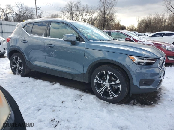 2020 Volvo XC40 Inscription with VIN YV4162UL7L2255785, listed as a Copart auction lot 43798905 with 38,697 mi miles and Salvage Title. Bid and sale history available at carsss.com. Image 4.