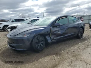 2024 Tesla Model 3 z VIN 5YJ3E1EA6RF750085, wystawiony jako Copart lot #52249555 z przebiegiem 19 593 mil mil oraz Szkody całkowita. Historia ofert i sprzedaży dostępna na DreamBid. Obrazek 1.