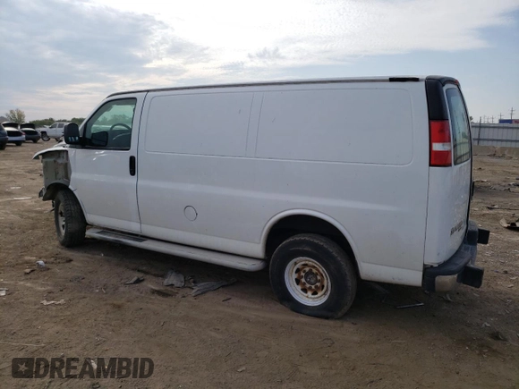 2015 GMC Savana Cargo z VIN 1GTW7FCF2F1904640, wystawiony jako Copart lot #71455204 z przebiegiem 131 854 mil mil oraz Szkoda całkowita • Salvage title. Historia ofert i sprzedaży dostępna na DreamBid. Obrazek 2.