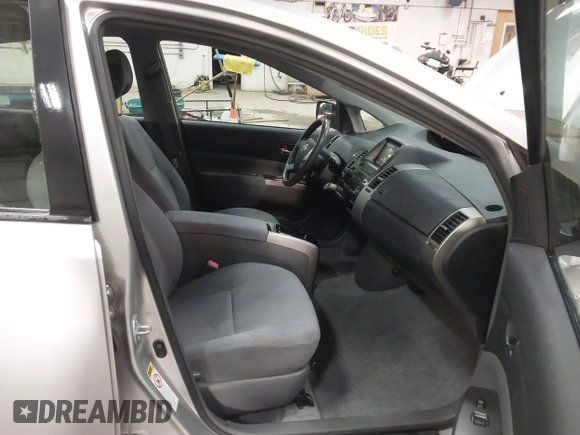 2008 Toyota Prius with VIN JTDKB20U883299913, listed as a IAAI auction lot 41143444 with 124,074 mi miles. Bid and sale history available at carsss.com. Image 5.