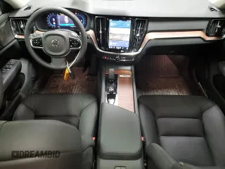2025 Volvo V60 Plus z VIN YV4L12WK7S2145927, wystawiony jako Copart lot #51293525 z przebiegiem 1 364 mil mil oraz Szkoda całkowita • Salvage title. Historia ofert i sprzedaży dostępna na DreamBid. Obrazek 8.