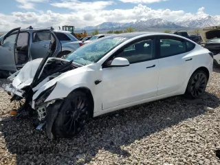 2023 Tesla Model 3 Performance z VIN 5YJ3E1EC1PF706879, wystawiony jako Copart lot #53369295 z przebiegiem 15 825 mil mil oraz Szkoda całkowita • Salvage title. Historia ofert i sprzedaży dostępna na DreamBid. Obrazek 1.