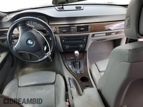 2009 BMW 3 Series 328i z VIN WBAWL13559PX25092, wystawiony jako Copart lot #61066185 z przebiegiem 101 259 mil mil oraz Szkoda całkowita • Salvage title. Historia ofert i sprzedaży dostępna na DreamBid. Obrazek 8.