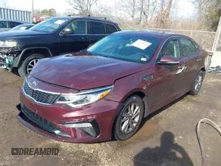 2020 Kia Optima LX z VIN 5XXGT4L38LG437797, wystawiony jako IAAI lot #41441508 z przebiegiem 67 320 mil mil oraz . Historia ofert i sprzedaży dostępna na DreamBid. Obrazek 2.