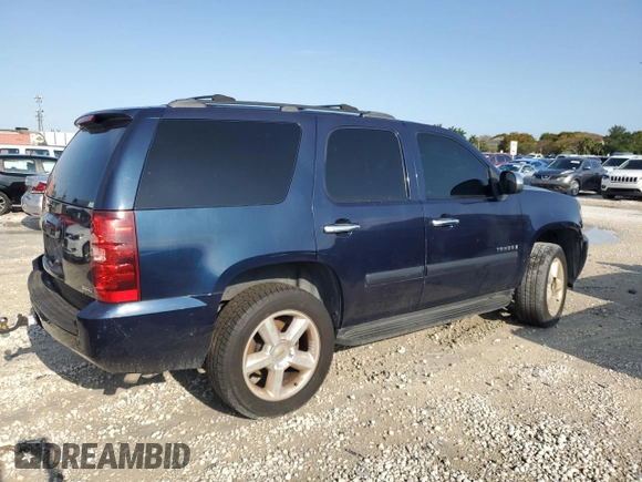2008 Chevrolet Tahoe 2LT z VIN 1GNFC13088R139102, wystawiony jako Copart lot #52535205 z przebiegiem 260 619 mil mil oraz Czysty tytuł • Clean title. Historia ofert i sprzedaży dostępna na DreamBid. Obrazek 3.