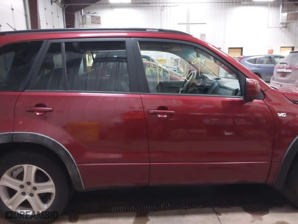 2006 Suzuki Grand Vitara Luxury with VIN JS3TD947264106126, listed as a IAAI auction lot 41961693 with 146,105 mi miles. Bid and sale history available at carsss.com. Image 13.