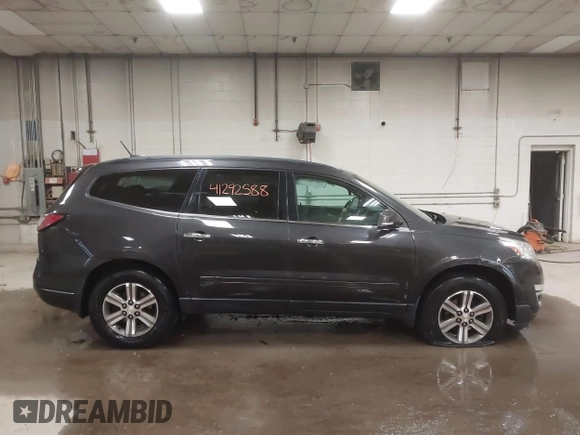 2016 Chevrolet Traverse LT z VIN 1GNKRHKD7GJ205694, wystawiony jako IAAI lot #41292588 z przebiegiem 109 626 mil mil oraz . Historia ofert i sprzedaży dostępna na DreamBid. Obrazek 13.