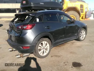 2017 Mazda CX-3 Touring z VIN JM1DKFC72H0142319, wystawiony jako IAAI lot #42223888 z przebiegiem 128 592 mil mil oraz . Historia ofert i sprzedaży dostępna na DreamBid. Obrazek 4.