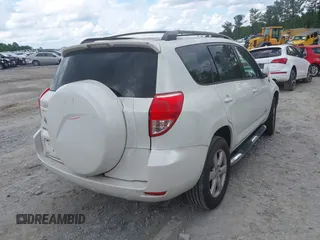 2006 Toyota RAV4 Limited с VIN JTMZK31V665001498, выставлен на аукционе IAAI как лот 42258811 с пробегом 214 530 миль миль и . История ставок и продаж доступна на DreamBid. Изображение 4.