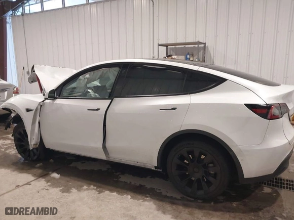 2021 Tesla Model Y Long Range with VIN 5YJYGDEE5MF266034, listed as a IAAI auction lot 41297819 with NaN miles. Bid and sale history available at carsss.com. Image 15.