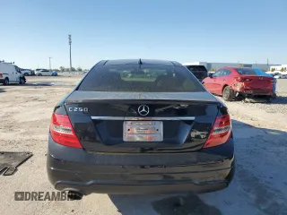 2015 Mercedes-Benz C 250 z VIN WDDGJ4HBXFG393522, wystawiony jako Copart lot #48867525 z przebiegiem 99 206 mil mil oraz Szkoda całkowita • Salvage title. Historia ofert i sprzedaży dostępna na DreamBid. Obrazek 6.