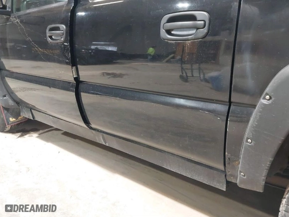 2005 Chevrolet Avalanche Z71 with VIN 3GNEK12Z95G224153, listed as a IAAI auction lot 41832920 with 172,146 mi miles. Bid and sale history available at carsss.com. Image 15.