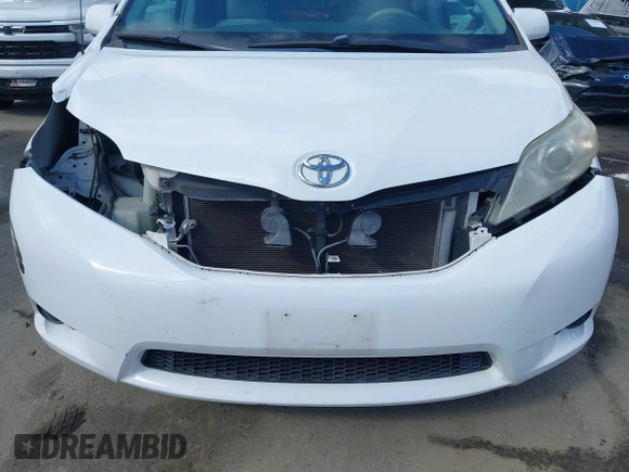 2013 Toyota Sienna LE AAS with VIN 5TDKK3DC4DS358746, listed as a IAAI auction lot 41788838 with 92,281 mi miles. Bid and sale history available at carsss.com. Image 6.