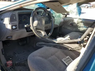 1998 GMC Sierra 2500 z VIN 1GTGK29RXWE507912, wystawiony jako Copart lot #67655674 z przebiegiem 165 538 mil mil oraz Szkody całkowita. Historia ofert i sprzedaży dostępna na DreamBid. Obrazek 8.