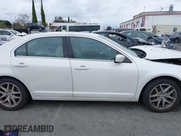 2011 Ford Fusion SEL with VIN 3FAHP0JA6BR298200, listed as a IAAI auction lot 41714463 with 131,391 mi miles. Bid and sale history available at carsss.com. Image 13.