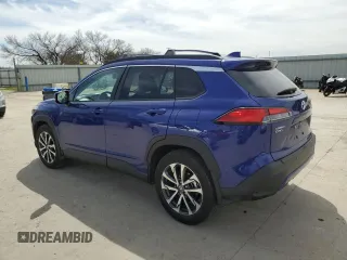 2024 Toyota Corolla Cross XLE z VIN 7MUDAAAG0RV115018, wystawiony jako Copart lot #49110885 z przebiegiem 2764 mil mil oraz Tytuł czysty. Historia ofert i sprzedaży dostępna na DreamBid. Obrazek 2.