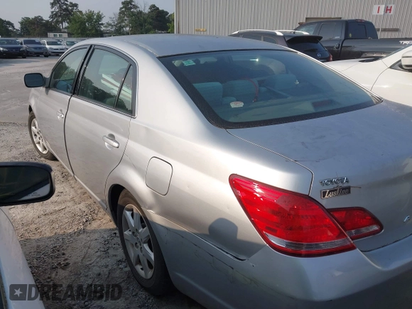 2005 Toyota Avalon XL z VIN 4T1BK36B45U052711, wystawiony jako IAAI lot #42363850 z przebiegiem 175 331 mil mil oraz . Historia ofert i sprzedaży dostępna na DreamBid. Obrazek 3.