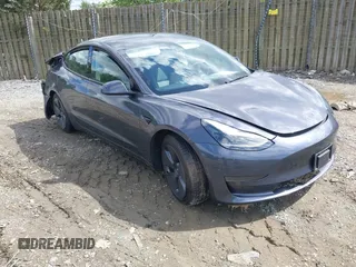 2023 Tesla Model 3 z VIN 5YJ3E1EA4PF515844, wystawiony jako IAAI lot #42321123 z przebiegiem 46 683 mil mil oraz . Historia ofert i sprzedaży dostępna na DreamBid. Obrazek 1.