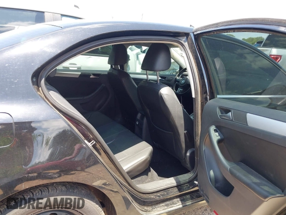 2013 Volkswagen Jetta SE z VIN 3VWDX7AJ2DM221158, wystawiony jako IAAI lot #42522013 z przebiegiem 130 691 mil mil oraz . Historia ofert i sprzedaży dostępna na DreamBid. Obrazek 8.