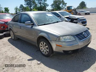 2002 Volkswagen Passat GLS with VIN WVWPD63B12P448213, listed as a IAAI auction lot 41992748 with 189,370 mi miles. Bid and sale history available at carsss.com. Image 1.