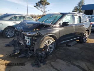 2021 Cadillac XT6 Premium Luxury z VIN 1GYKPCRS5MZ110015, wystawiony jako Copart lot #49323935 z przebiegiem 28 453 mil mil oraz Czysty tytuł • Clean title. Historia ofert i sprzedaży dostępna na DreamBid. Obrazek 1.
