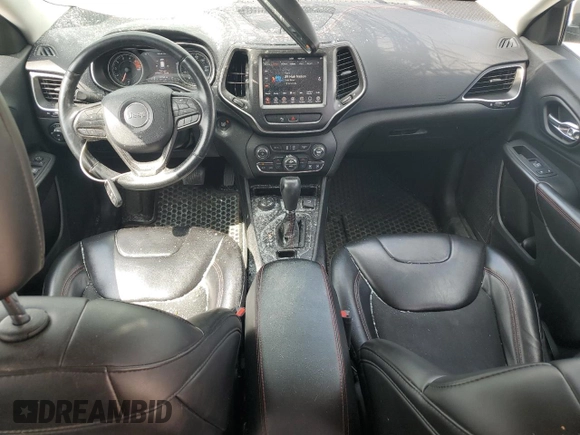 2019 Jeep Cherokee Trailhawk z VIN 1C4PJMBX2KD328612, wystawiony jako Copart lot #56859655 z przebiegiem 137 765 mil mil oraz Czysty tytuł • Clean title. Historia ofert i sprzedaży dostępna na DreamBid. Obrazek 8.
