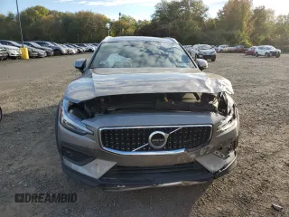 2021 Volvo V60 z VIN YV4102WK0M1076923, wystawiony jako Copart lot #71683813 z przebiegiem 32 399 mil mil oraz . Historia ofert i sprzedaży dostępna na DreamBid. Obrazek 5.