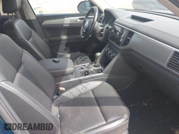 2018 Volkswagen Atlas SE with VIN 1V2KR2CA8JC575136, listed as a IAAI auction lot 42145011 with 139,107 mi miles and . Bid and sale history available at DreamBid. Image 5.