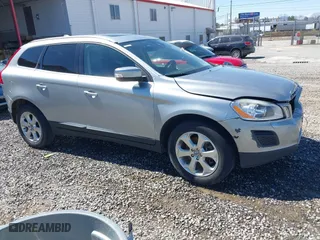 2013 Volvo XC60 3.2L with VIN YV4940DL2D2431074, listed as a IAAI auction lot 41697797 with 201,555 mi miles. Bid and sale history available at carsss.com. Image 1.