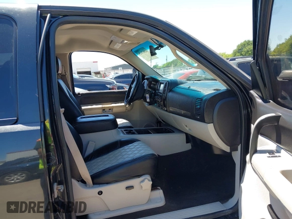 2009 Chevrolet Silverado 1500 LT with VIN 3GCEK23M59G190316, listed as a IAAI auction lot 42087025 with 175,998 mi miles and . Bid and sale history available at DreamBid. Image 5.