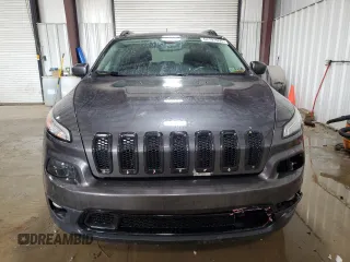 2015 Jeep Cherokee Latitude z VIN 1C4PJMCS9FW750275, wystawiony jako Copart lot #64191695 z przebiegiem 130 818 mil mil oraz Szkoda całkowita • Salvage title. Historia ofert i sprzedaży dostępna na DreamBid. Obrazek 5.