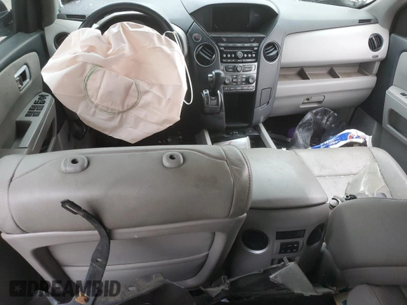2015 Honda Pilot EX-L z VIN 5FNYF3H54FB015811, wystawiony jako Copart lot #84090724 z przebiegiem Nie podano mil oraz Nie do naprawy • Non repairable. Historia ofert i sprzedaży dostępna na DreamBid. Obrazek 8.