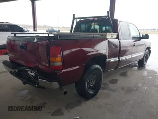 2000 GMC New Sierra 1500 SL with VIN 2GTEC19V8Y1273317, listed as a IAAI auction lot 41290873 with 392,324 mi miles. Bid and sale history available at carsss.com. Image 4.