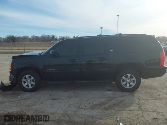 2014 GMC Yukon XL SLT with VIN 1GKS2KE74ER213562, listed as a IAAI auction lot 41493559 with 253,616 mi miles. Bid and sale history available at carsss.com. Image 15.